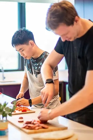 Yugo AC 4 bed shared apartment large new