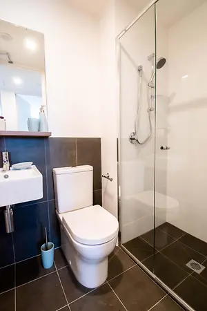 Perth 5 & 6 Bedroom Apartment Single Room - Bathroom 2