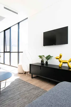 5 & 6 Bedroom Apartment Lounge Room Shared 3