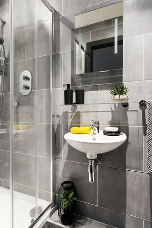 New Mill - En Suite Bathroom