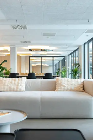 Lounge 8
