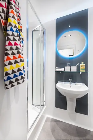 ensuite room