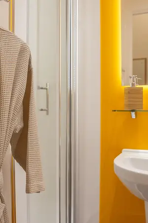 Bathroom_1-3