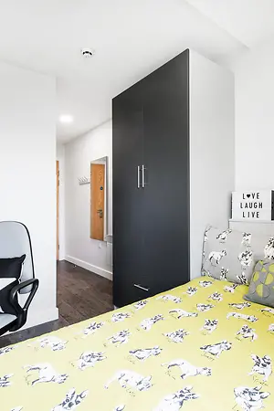 TSHC-AustenHouse-Southampton-ClusterRoom1