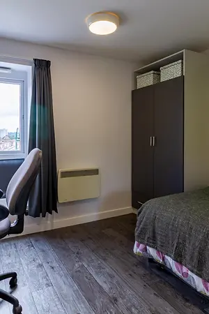 8 Bed Townhouse Bedroom (1)