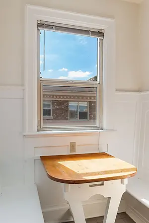 Wilsonian 1x1 Classic Breakfast Nook