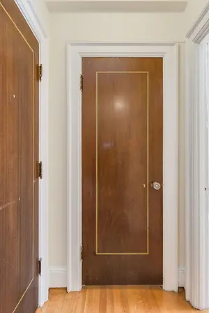 Wilsonian 1x1 Classic Entryway